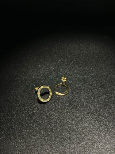 حلق Love فاخر و انيق ذهب عيار١٨