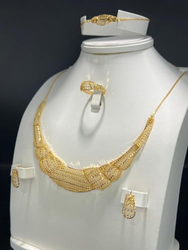 طقم الطوق فاخر و انيق ذهب عيار٢١ الوزن 19.11 مقاس...