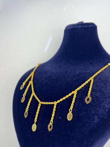 قلادة المبروم فاخره و انيقه ذهب عيار٢١ الوزن4.82 ب...