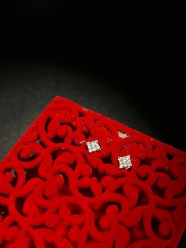 حلق الورد ذهب عيار18 تصميم الماس بوابة.5