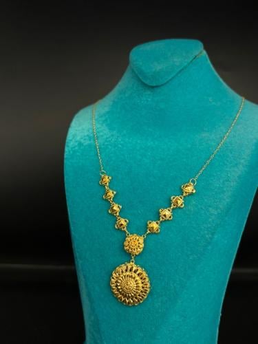 قلادة كرسي جابر ناعمه و انيقه ذهب عيار21 وزن 1.94...