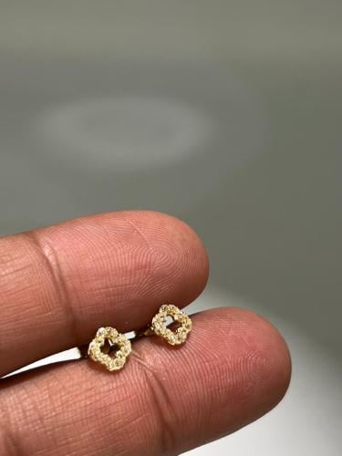 حلق الورده ذهب عيار18 فاخر و انيق للهدايا بوابة.5