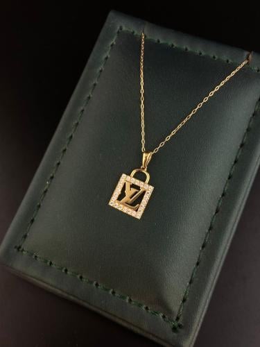قلاده LV ذهب عيار18 فاخره و مميزه للهدايا تصميم ال...