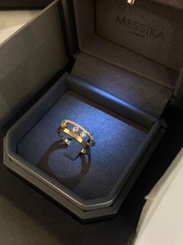 خاتم فاخر و مميز تصميم الماس ذهب عيار18 مقاس15 وزن...