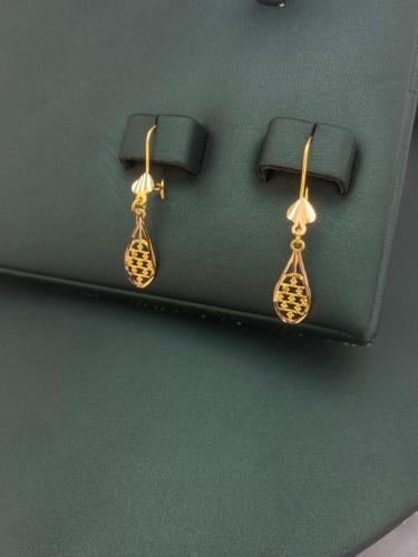 حلق ذهب عيار21 مميز و انيق لبس يومي وزن 1.62 بوابة...