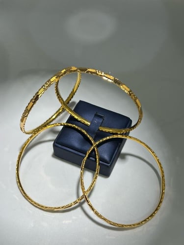 غوايش ذهب عيار21 فاخره و انيقه مقاس18 السعر للحبه...