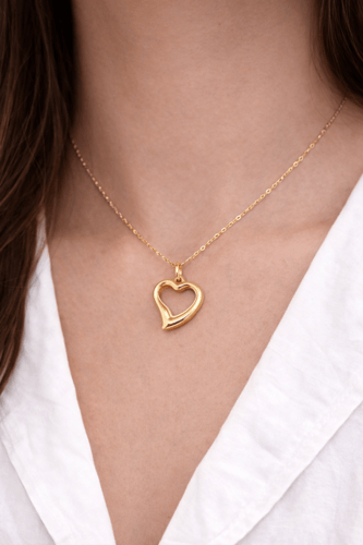 عقد ذهب عيار 18 بتصميم ناعم وأنيق وزن1.97 جرام