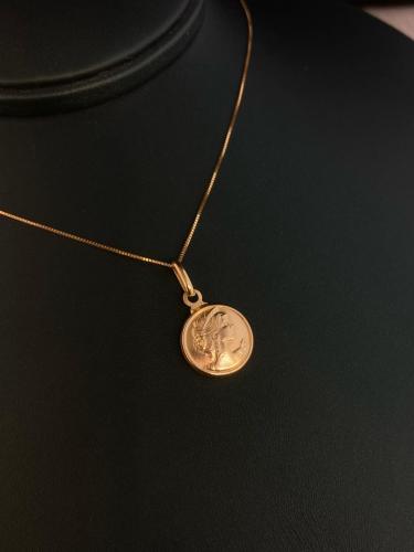 قلادة الملكه ذهب عيار18 فاخره و انيقه وزن 2.35 بوا...