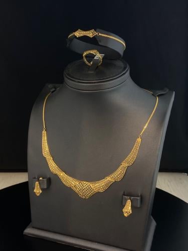 شبكة العروس ذهب عيار21 فاخره و مميزه وزن 13.72 مقا...