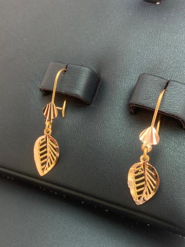 حلق الورقه ذهب عيار21 مميز و انيق لبس يومي وزن 1.8...