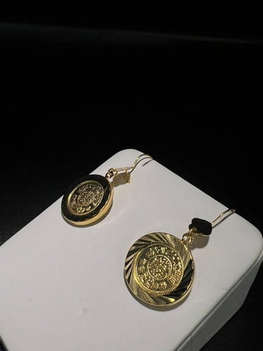 حلق الجنيه ذهب عيار٢١ لبس يومي فاخر و انيق الوزن 3...