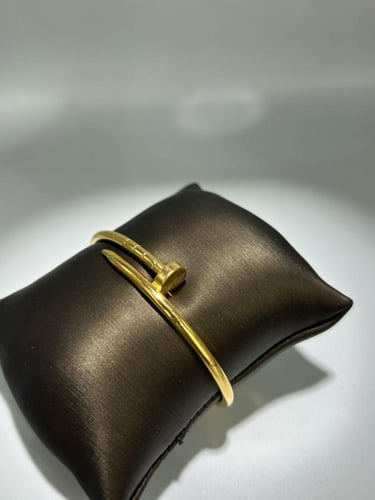 سوارة المسمار ذهب عيار21 فاخره و مميزه مقاس16 وزن...