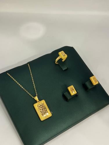 نص طقم موديل المنثوره فاخر و مميز ذهب عياز21 مقاس...