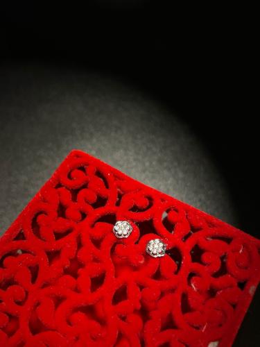 حلق الورد ذهب عيار18 تصميم الماس بوابة.5