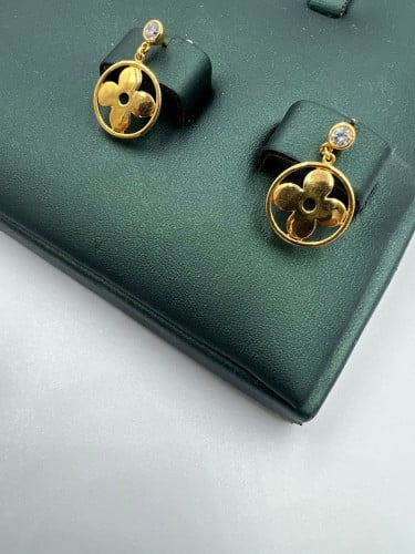 حلق الورده مميز و انيق ذهب عيار21