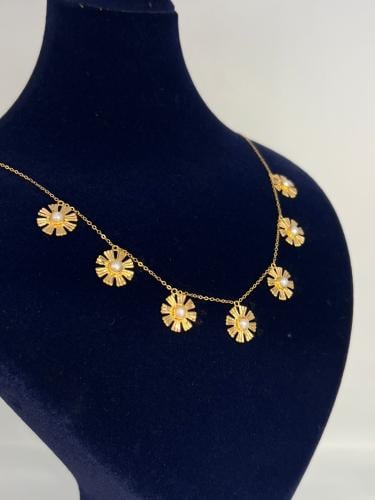 شوكر فاخر و مميز مع لولو الزراعي ذهب عيار21 بوابة....