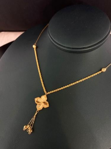 قلادة الورده فاخره و مميزه ذهب عيار21 الوزن 3.60 ب...