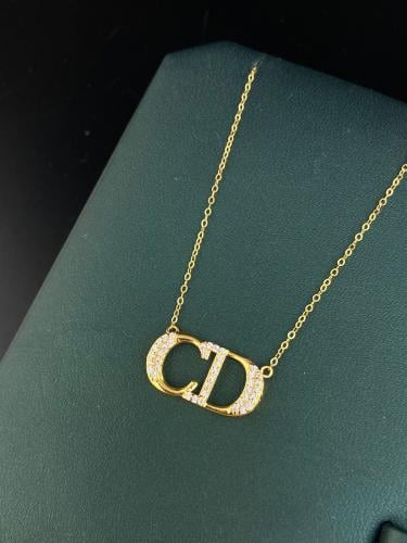 قلاده فاخره و مميزه ذهب عيار٢١ تصميم الماس الوزن 2...