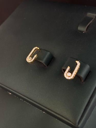 حلق ذهب عيار١٨ فاخر و انيق موديل الماس وزن 3.01 بو...