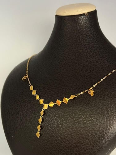 شوكر ذهب عيار21 ناعم و انيق وزن 2.07 جرام