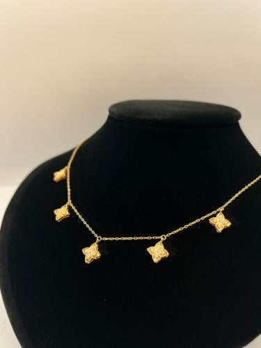 شوكر الورد تصميم الماس فاخر و انيق ذهب عيار٢١ الوز...