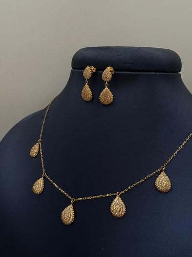 شوكر و حلق الدمعة ذهب عيار٢١ تصميم الماس فاخر و ان...