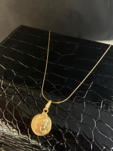 قلادة الملكة ذهب عيار18 فاخره و انيقه وزن 2.62 بوا...