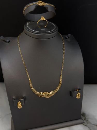 طقم ناعم ذهب عيار21 مميز و انيق مقاس الخاتم 18 وزن...