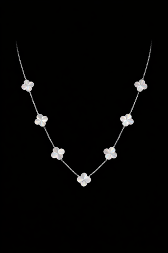 سلسلة ذهب أبيض عيار 18 بتصميم الورود الأنيق وزن 9....