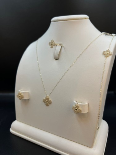 طقم الورده موديل الماس فاخر و انيق ذهب عيار18