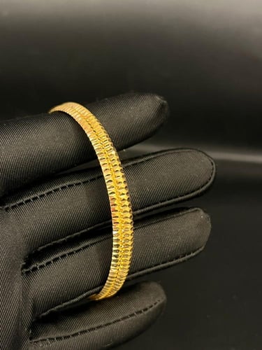 غوايش ذهب عيار21 فاخره و مميزه مقاس20 وزن 4.90 للح...