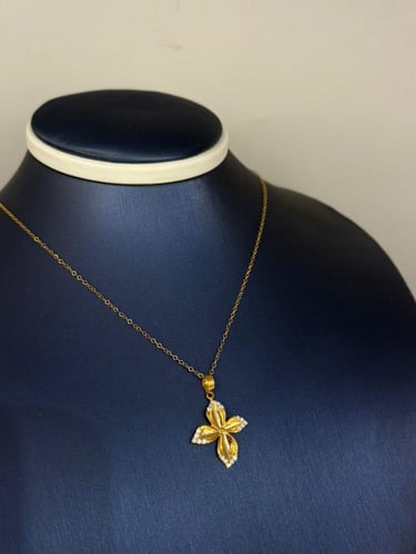 قلادة باسكال ذهب عيار 18 مميزه و انيق وزن 1.70 جرا...