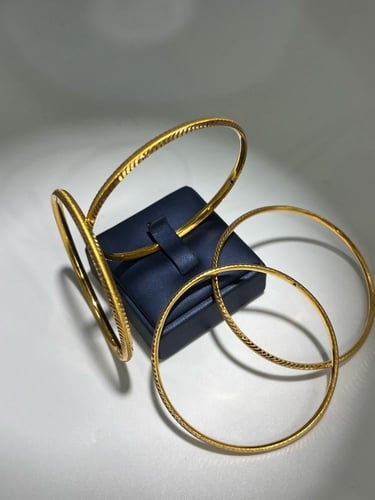 غوايش ذهب عيار21 فاخره و انيقه مقاس17 السعر للحبه...