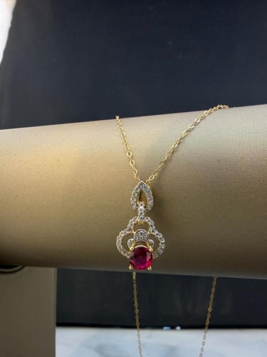 عقد ذهب عيار 18 بتصميم أنيق وزن 2.10 جرام