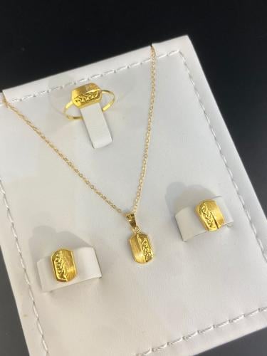 نص طقم ذهب عيار18 ناعم و انيق وزن 1.70 مقاس الخاتم...
