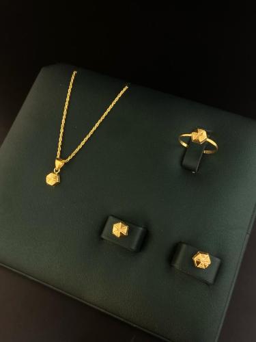 نص طقم شوميه ناعم و انيق ذهب عيار18 وزن 2.27 مقاس...