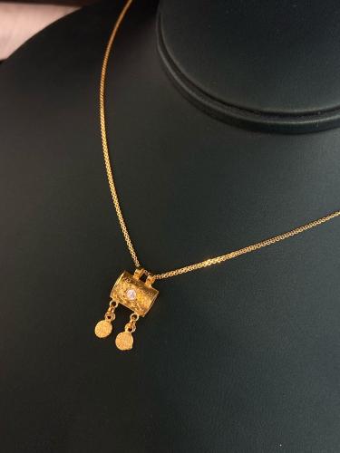 قلادة بيت القران ناعمه و انيقه للهدايا ذهب عيار21...