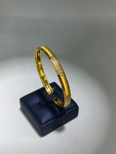 غوايش عريضه فاخره و مميزه ذهب عيار21 مقاس18 السعر...