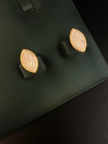 حلق ذهب عيار21 فاخر و انيق تصميم الماس وزن 3.02 بو...