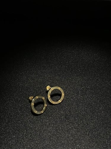 حلق Love فاخر و انيق ذهب عيار١٨