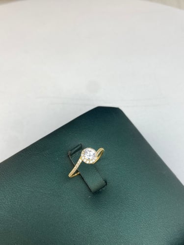 خاتم تصميم الماس فاخر و انيق ذهب عيار١٨ مقاس 12