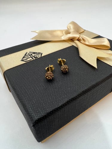 حلق الكور مميز و انيق عيار18 وزن الذهب 0.32