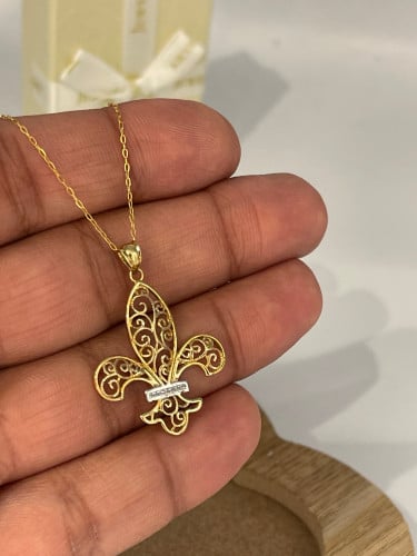 قلاده مميزه و انيقه عيار18 الوزن2.87