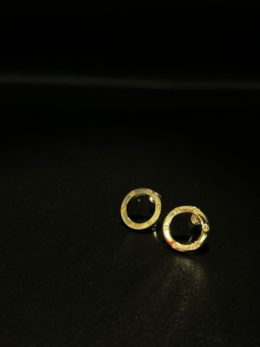 حلق Love فاخر و انيق ذهب عيار١٨