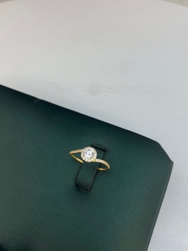 خاتم تصميم الماس فاخر و انيق ذهب عيار١٨ مقاس 12