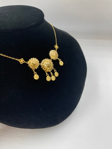 مزنط كرسي جابر مميز و انيق ذهب عيار21 الوزن 3.00وا...