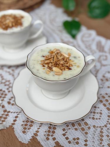 قهوة بيضاء ( قهوة لوز حلوة )