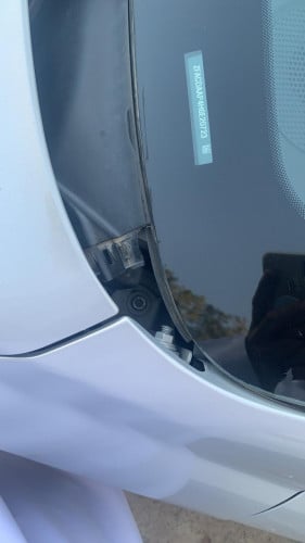 غطاء تحت القزاز الامامي في الركن يمين الاصلي دودج...