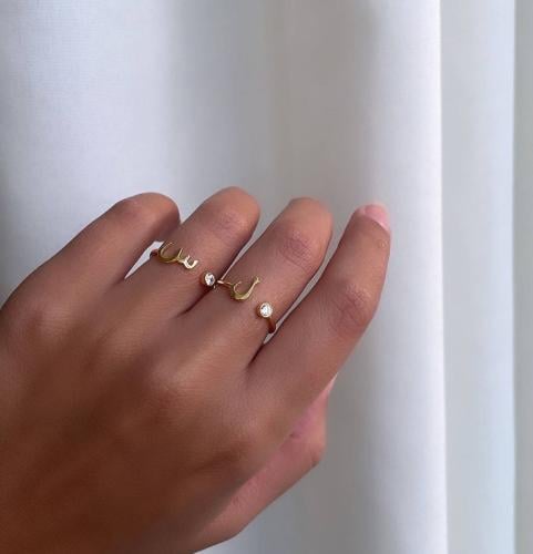 خاتم بحرف عربي مخصص - تصميم مفتوح مع فص