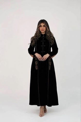 عباية لمى الكحلية بتطريز يدوي